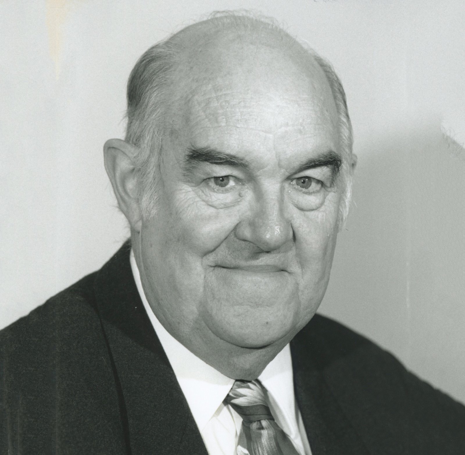 Ronald Brett, director interino 2000